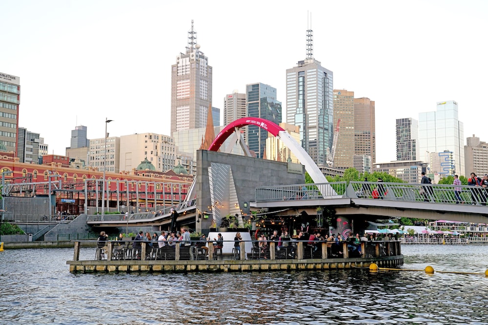 2-BRM Apartment Yarra River View Skyline