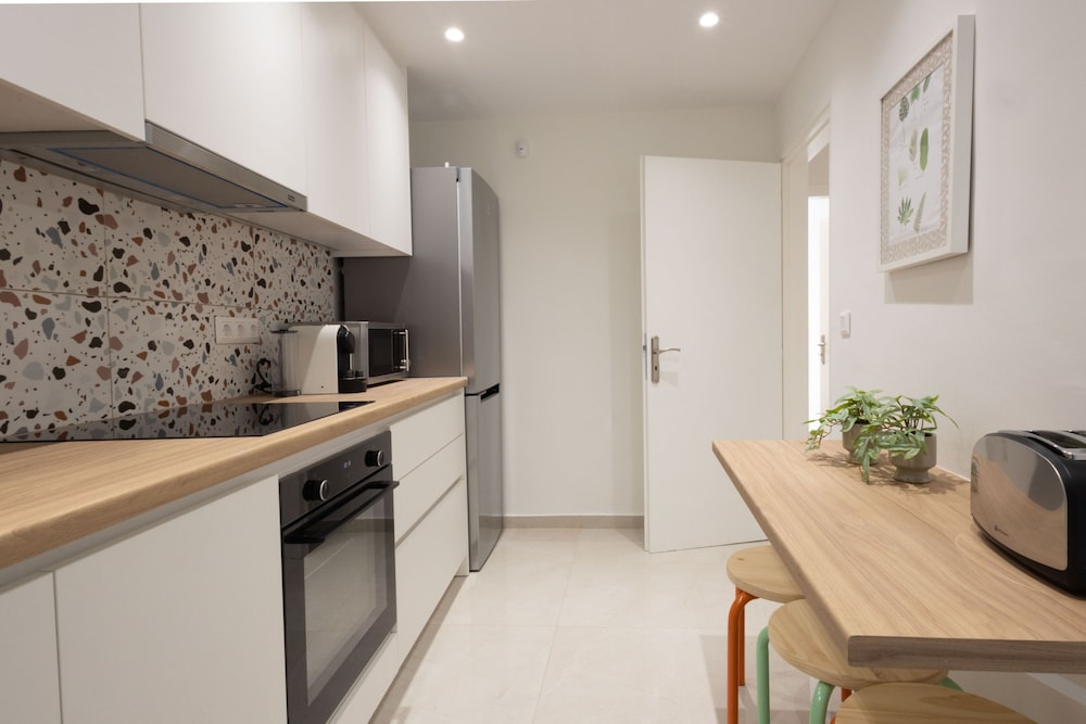 Seaside Elegance Brand New 2BD Luxury Stay