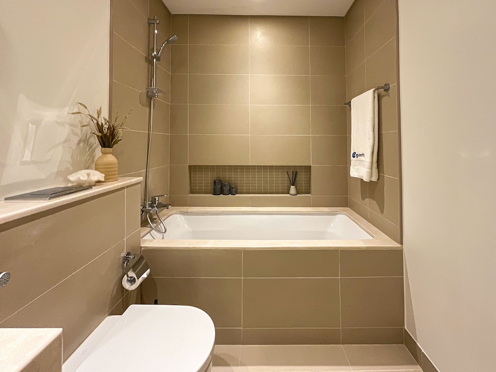 HiGuests - EMAAR 52-42
