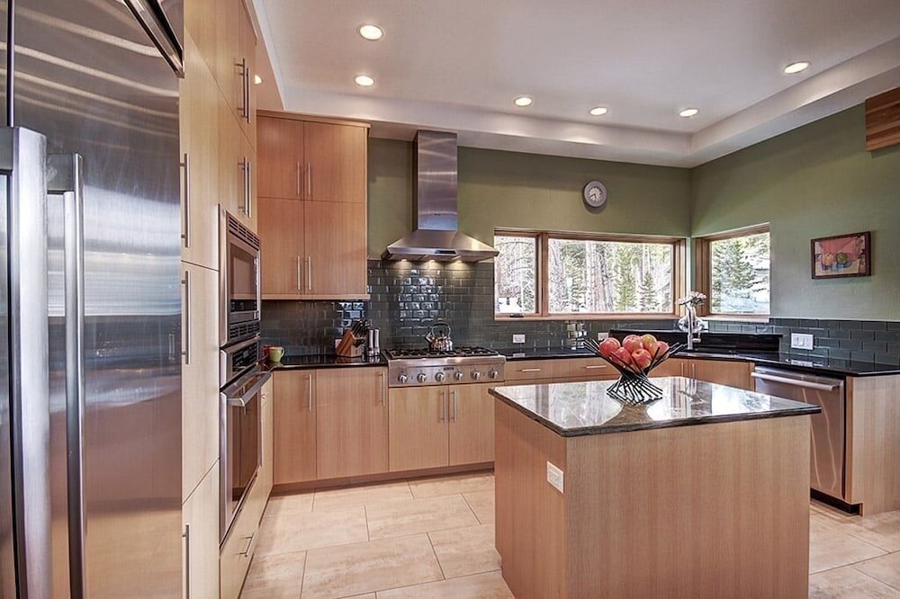 Cloud 4 Bedroom Home by RedAwning