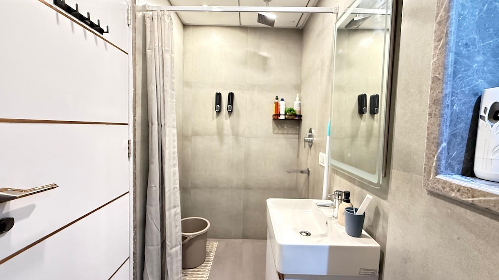 41 Floor River View - TheRoomeraStay