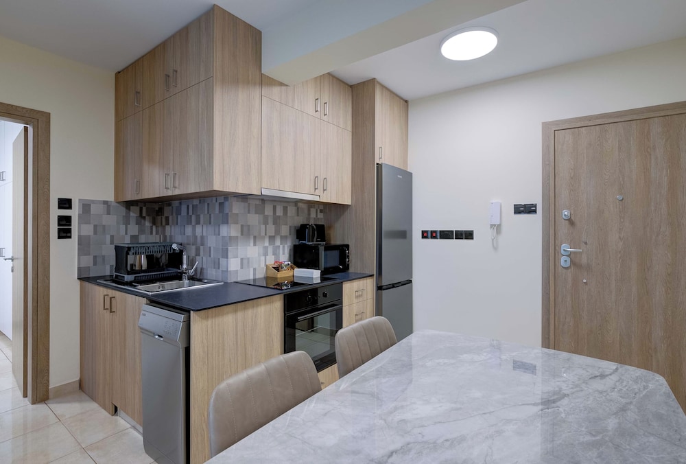 74 Prokymea- Steps From the Sea, Downtown, Balcony