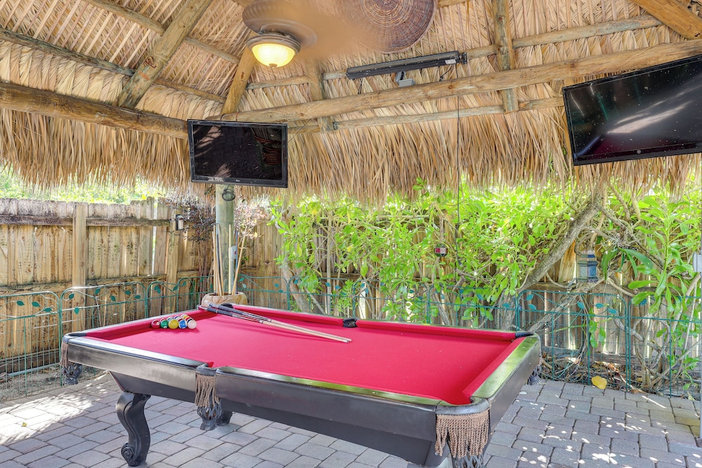 Fish, Swim & Relax Poolside! Deerfield Beach Oasis