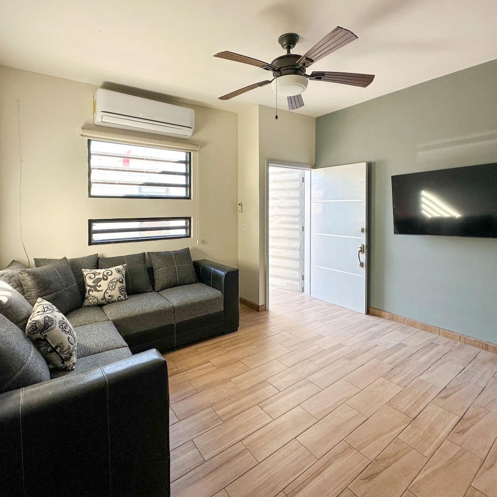 Sleek Downtown Escape With Private Parking