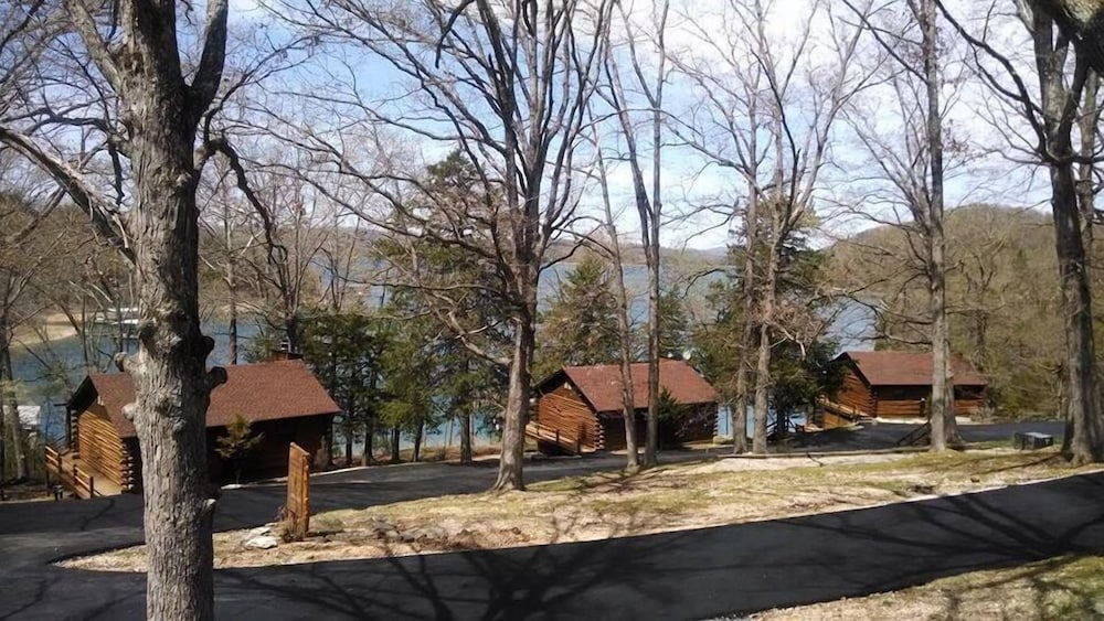 Lake Shore Cabins on Beaver Lake