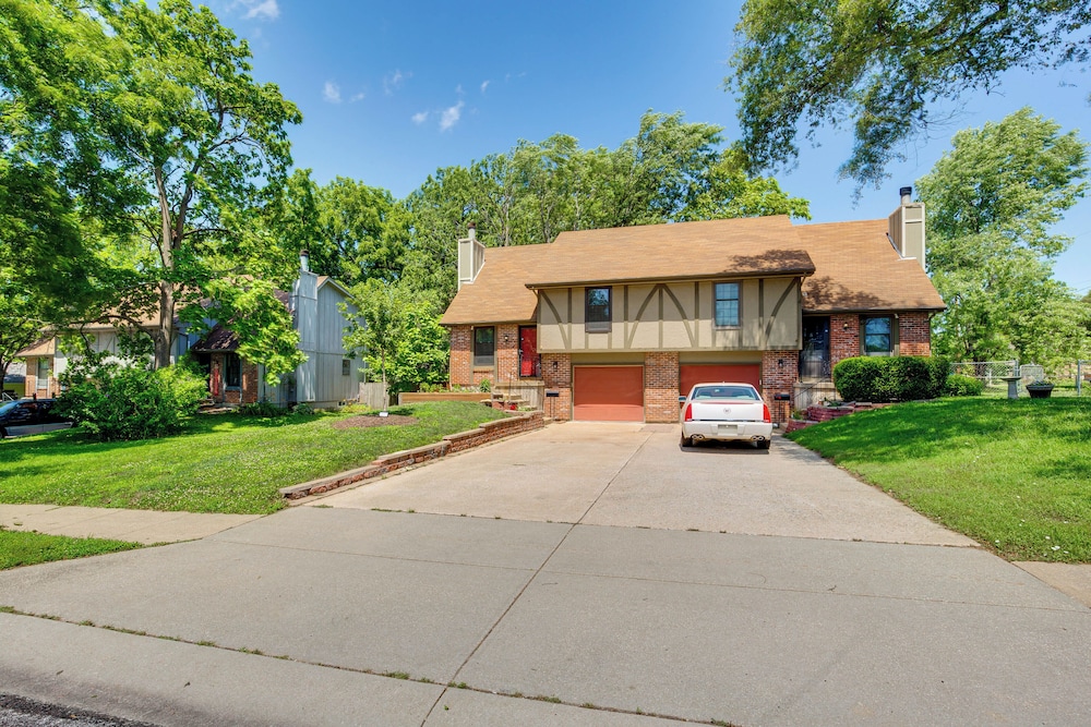 Shop, Dine & Unwind: Walkable Overland Park Home