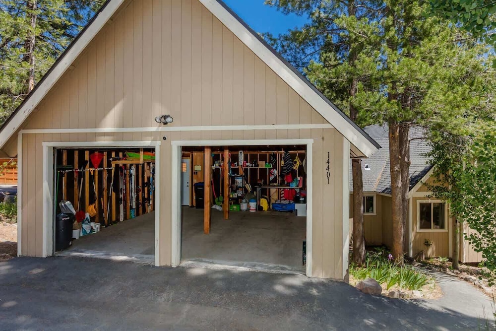 Alder Creek Paradise - Tree-lined Cabin Stay for 7
