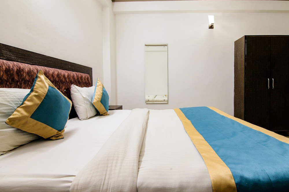 Hotel Dolphin Near IGI Airport
