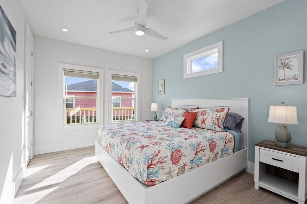 The Big Shore 4 Bedroom Home by RedAwning