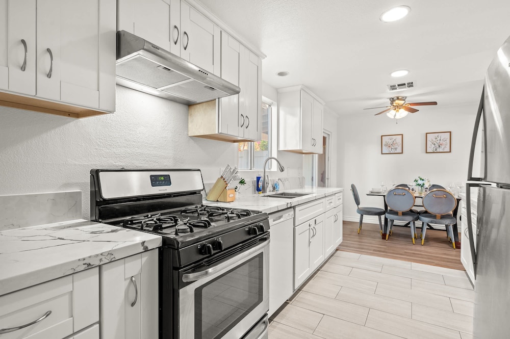 734 Glendora in Glendora
