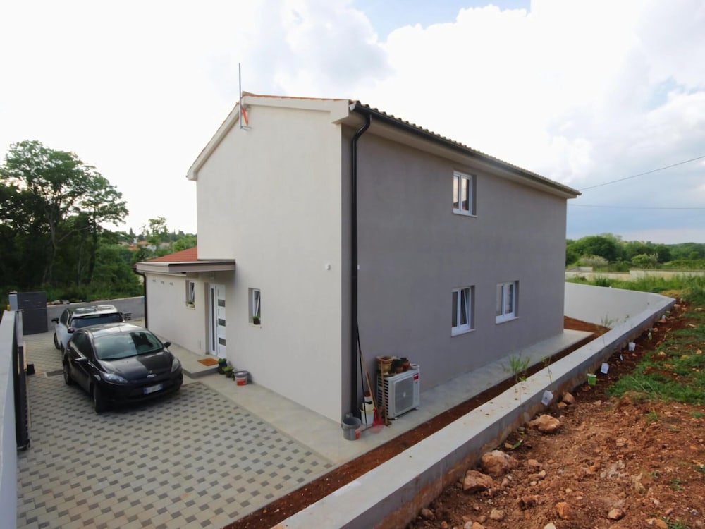 Blaise Comfortable Holiday Residence view 3