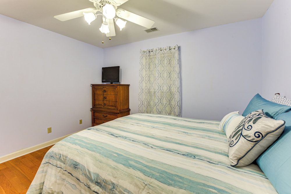 3 Mi to Historic Dtwn: Family Retreat in Beaufort!