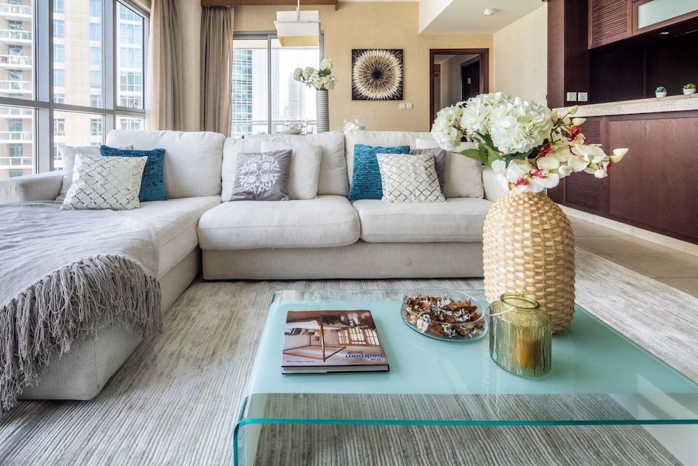 Lavish 2BR With Picturesque Burj Khalifa Views!