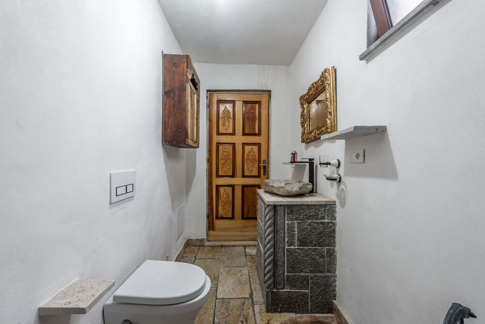 Kanuni - Authentic Albanian House