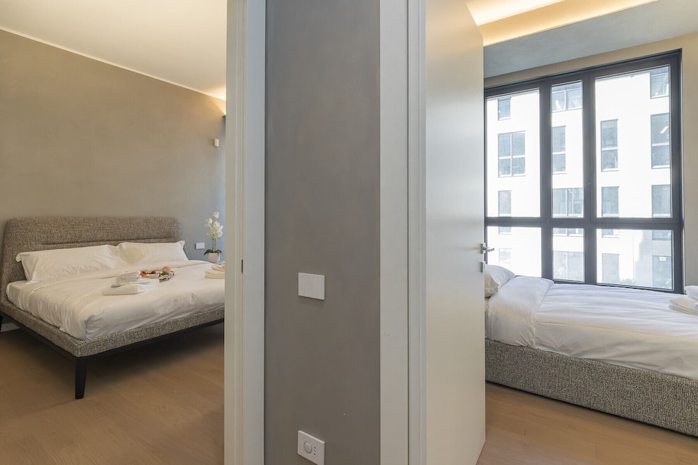 San Babila Central Tower by Rentopolis - High-end 1bdr with panoramic terrace overlooking Duomo
