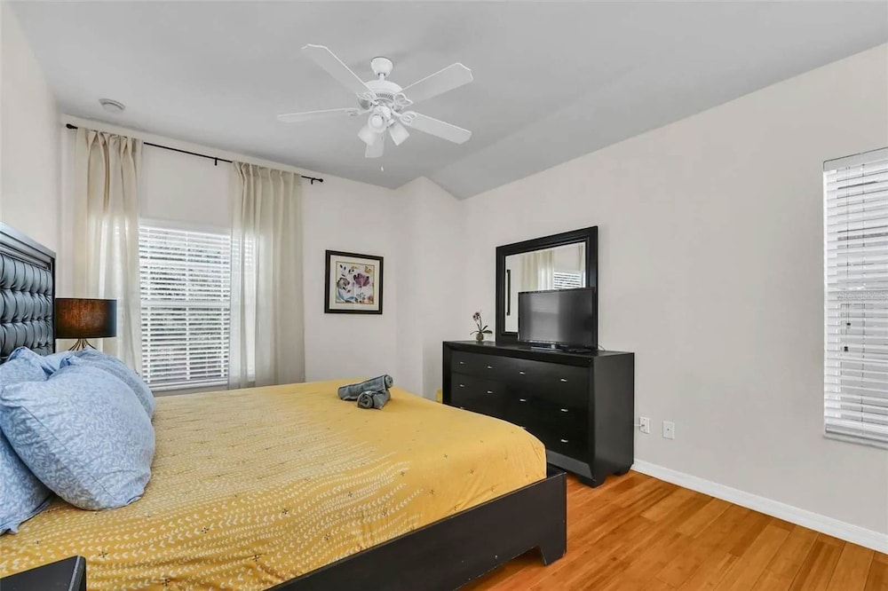 2335 Amazing 5BD Family Townhome Close to Disney