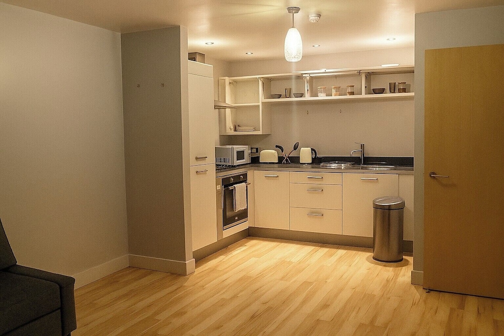 Apt - Sleeps 2 - Parking - Station Close