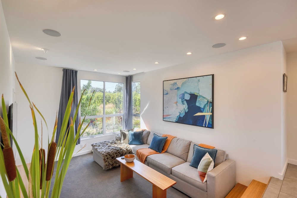 Coplan Vineyards by Avantstay 10-acre Estate w/ Pool, Spa, Bocce & Designer Interiors