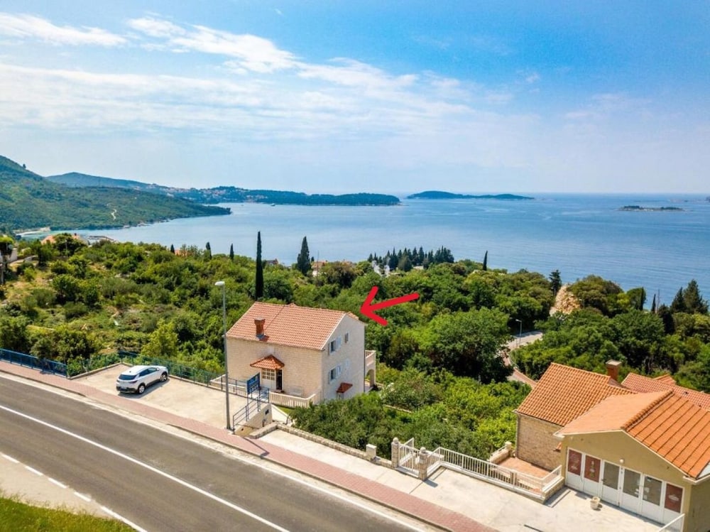 Villa Bouganvillea - sea View & Garden - A4 Premium