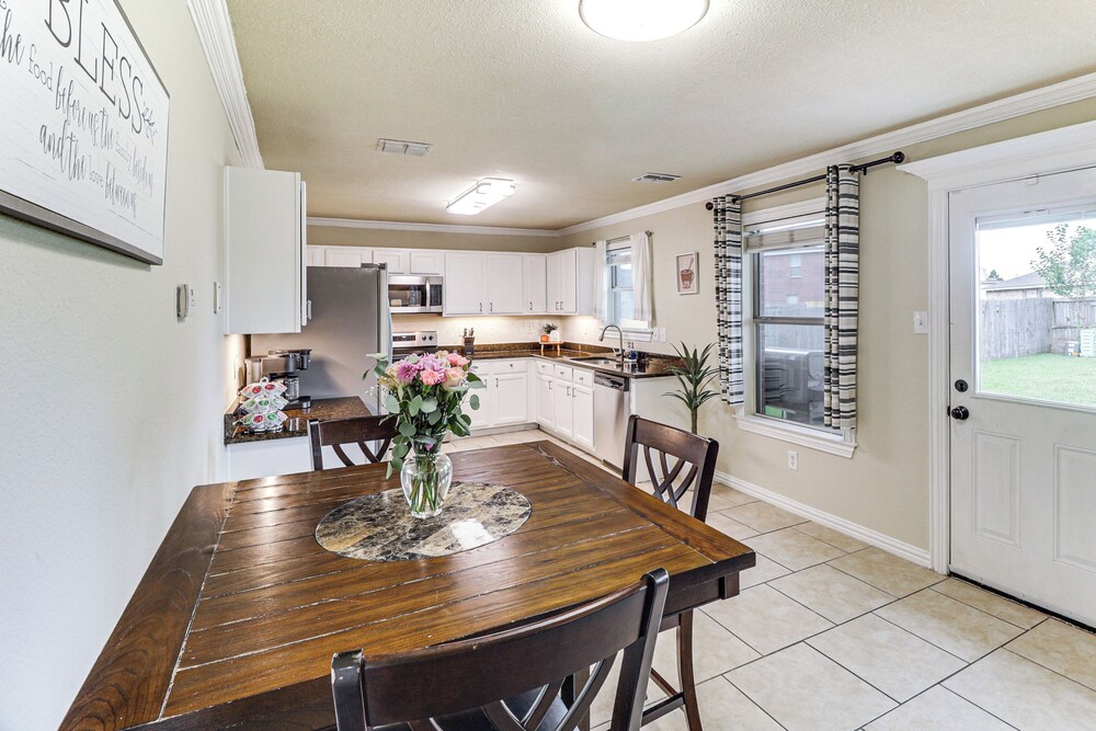 Near At&t Stadium & Six Flags: Texas Family Home!
