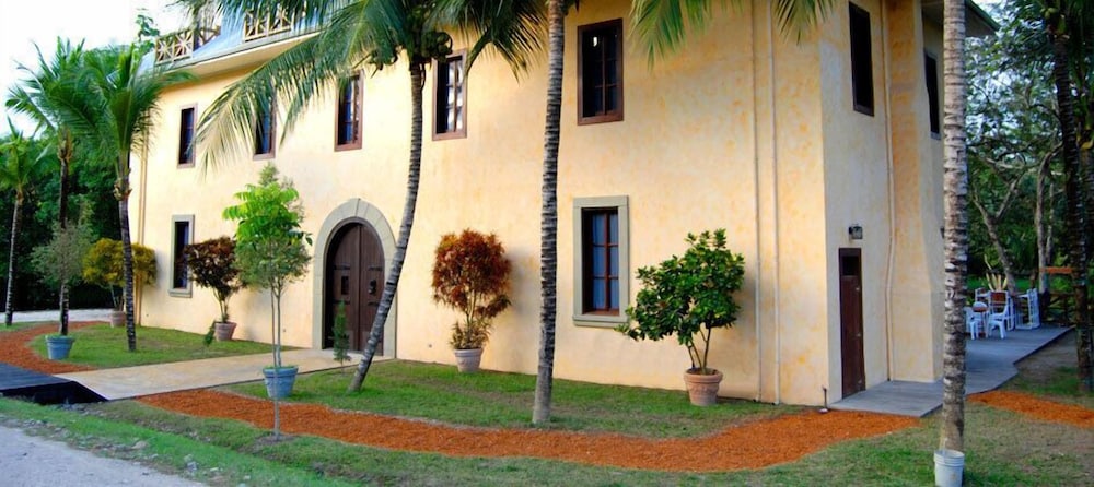 Mahogany Hall Boutique Resort