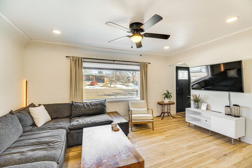 2 Mi to Downtown Colorado Springs: Apt w/ Grill!