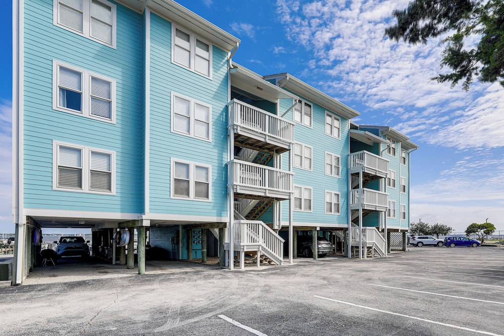 Marina Views, Walk to Beach: Atlantic Beach Condo!