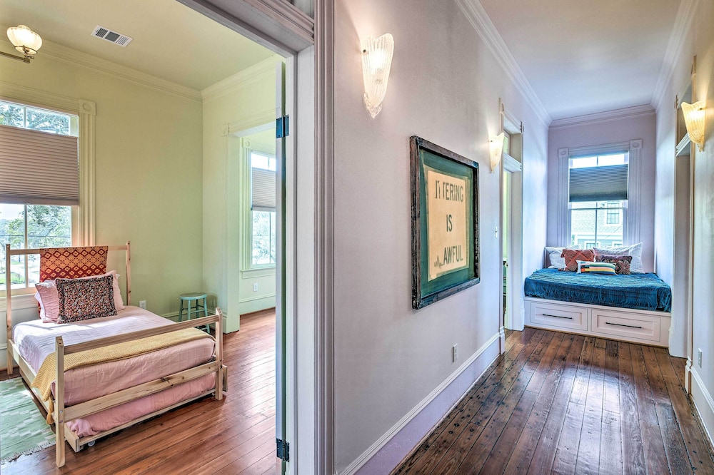Stunning Historic Home < 4 Mi to Beaches! view 3