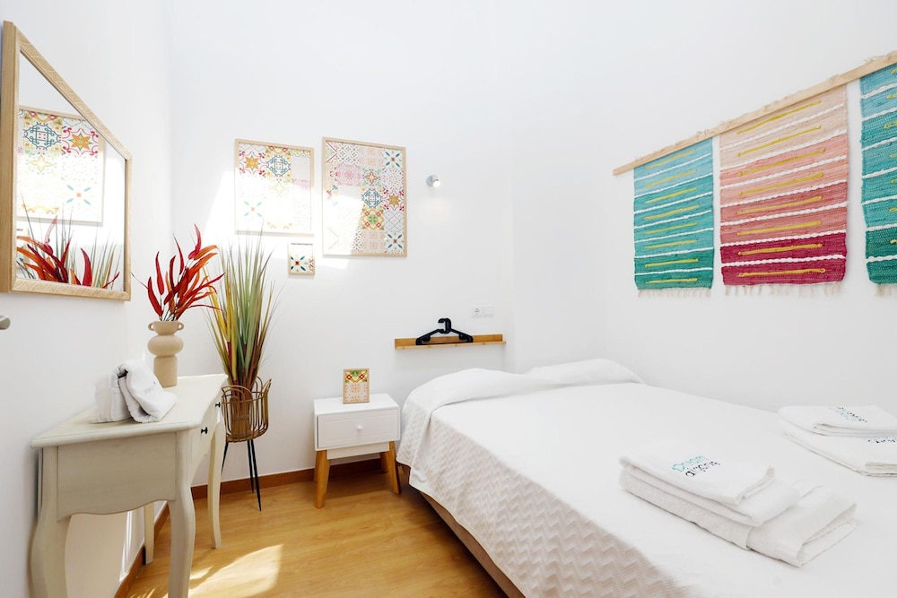 Z 02 - Bedroom 2 in Gil Vicente Guest Rooms