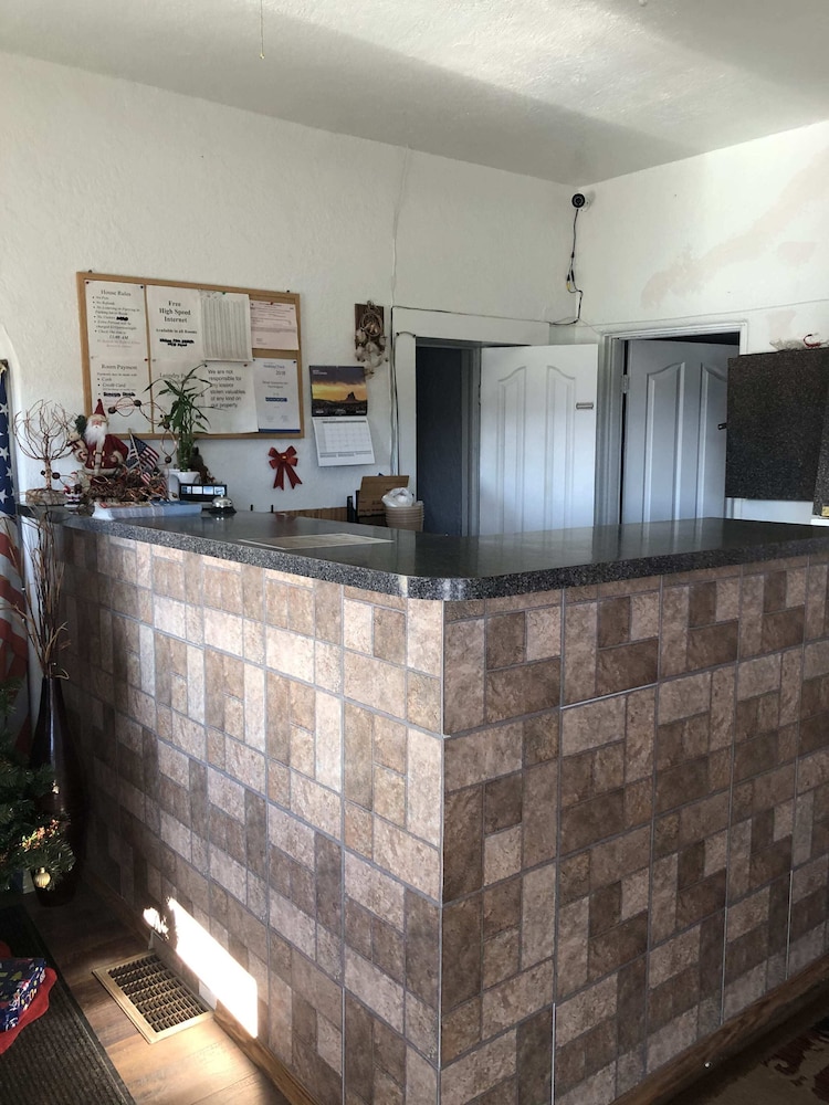 Farmington Vacations - Economy Inn - Property Image 3