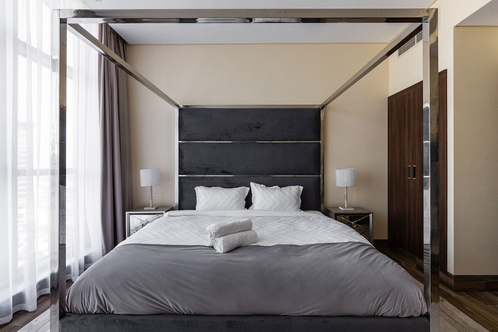 GLOBALSTAY. J One Tower Apartments