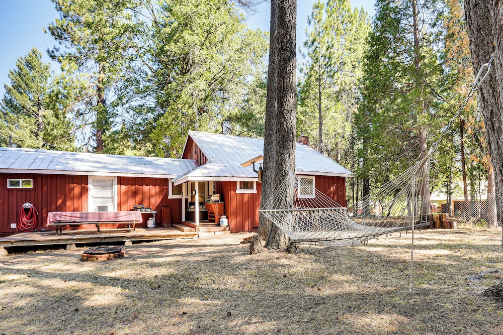 < 2 Mi to Trinity Lake: Norcal Getaway w/ BBQ