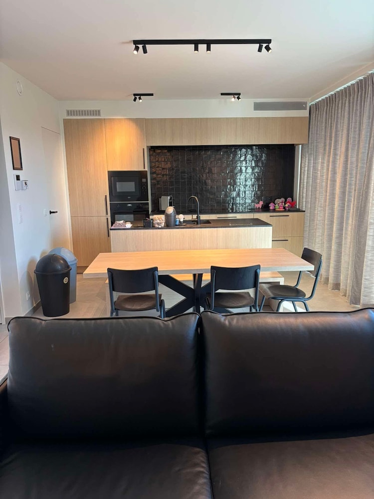 Huswell - Beachfront Apartment With sea View