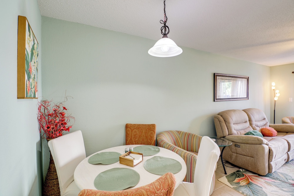 Walk to Beach: 1st-floor Unit w/ Pool in Melbourne