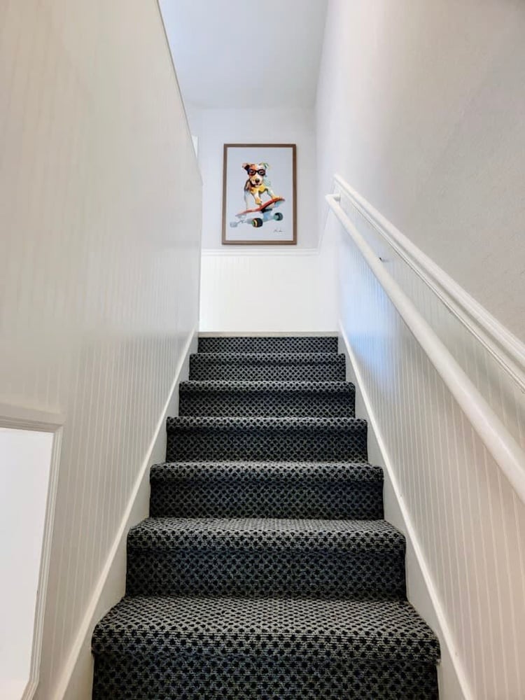 Charming Bayview - Downtown Condo With Pool