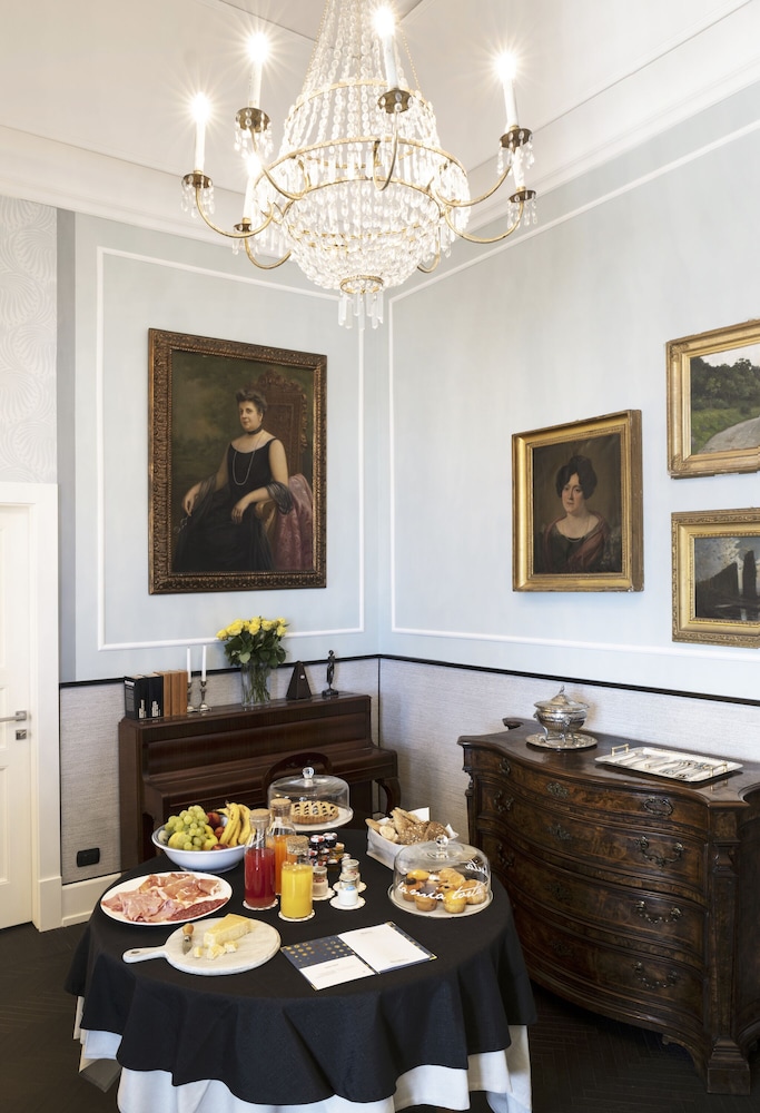 Ricciardelli Luxury Studios