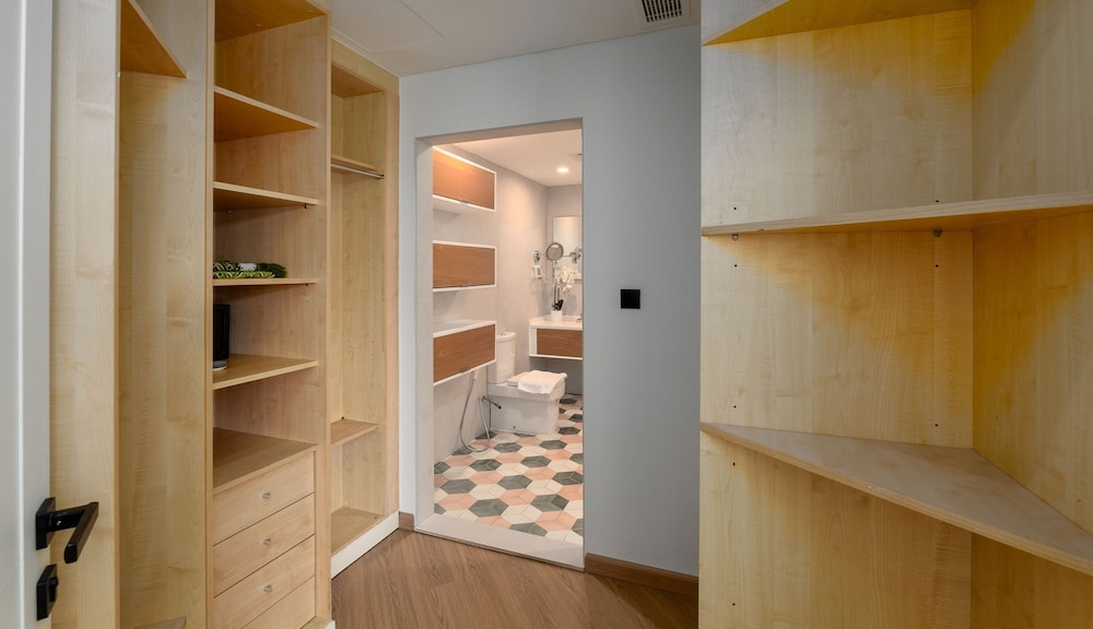 Sleek 2BR Apt at the Palm w Beach Access