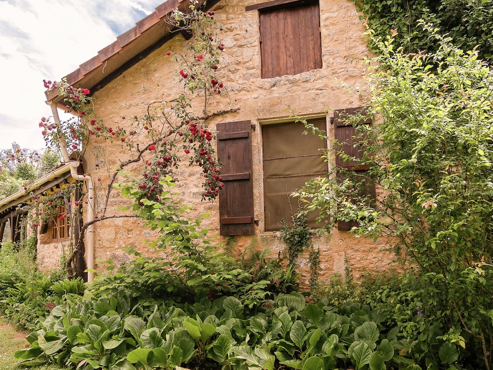 Estate in Dordogne Near Sites