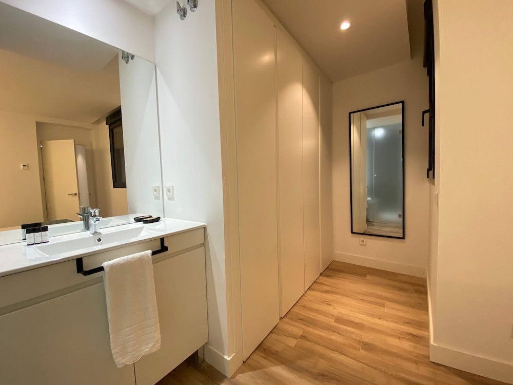 w Majestic 2BR at Palacio Real