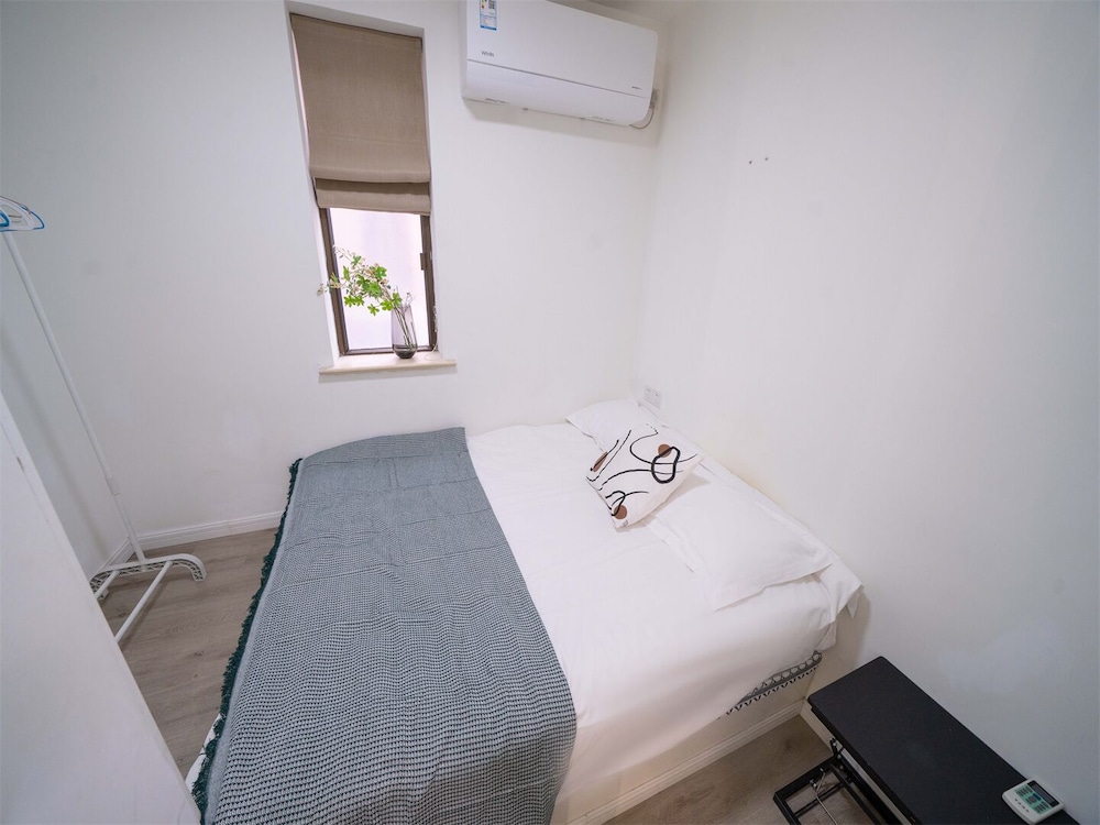 Book and Bed-Lujiabang