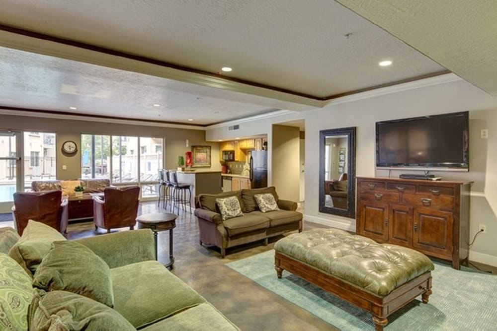 Modern 3BR Condo Near Convention Center