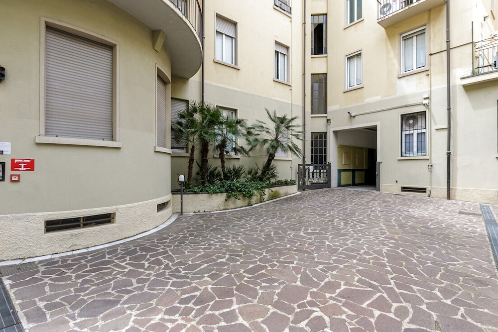 Elegant Apartment Near Duomo