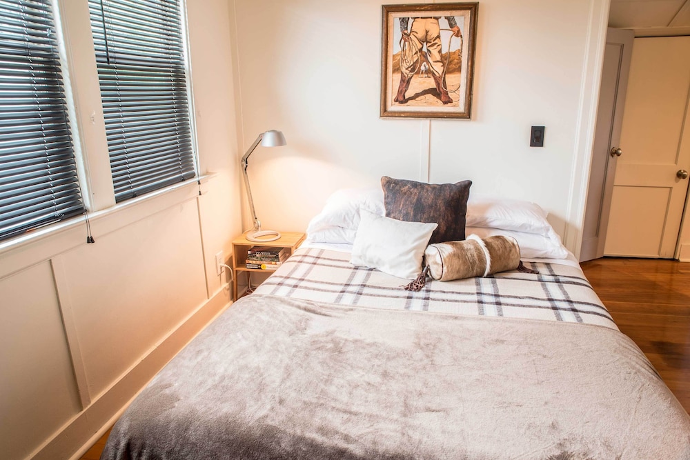 Seattle Vacations - Updated Tacoma Home w/ Patio: 3 Mi to Downtown - Property Image 3