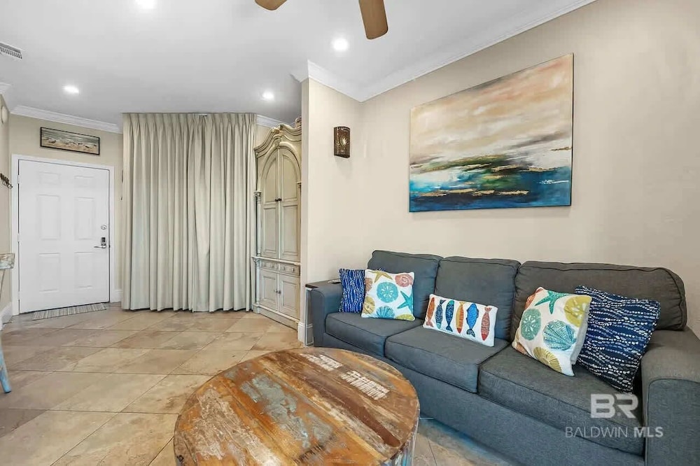 1 bed Beach Pools Waterfront Boating Palmaway