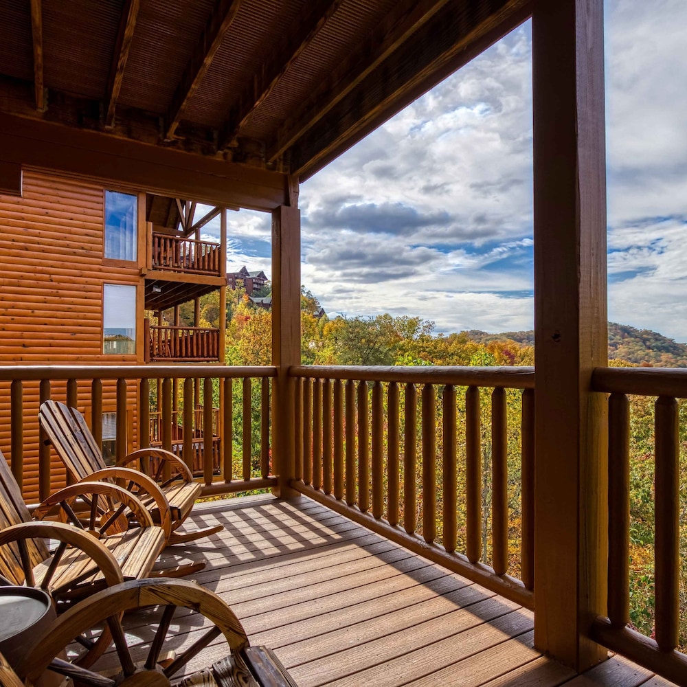 Awesome View Pool Hot Tub Game Room Fireplace
