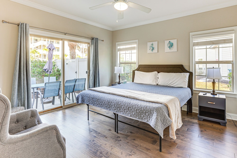3 Mi to Pier Village: Dog-friendly St Simons Home!