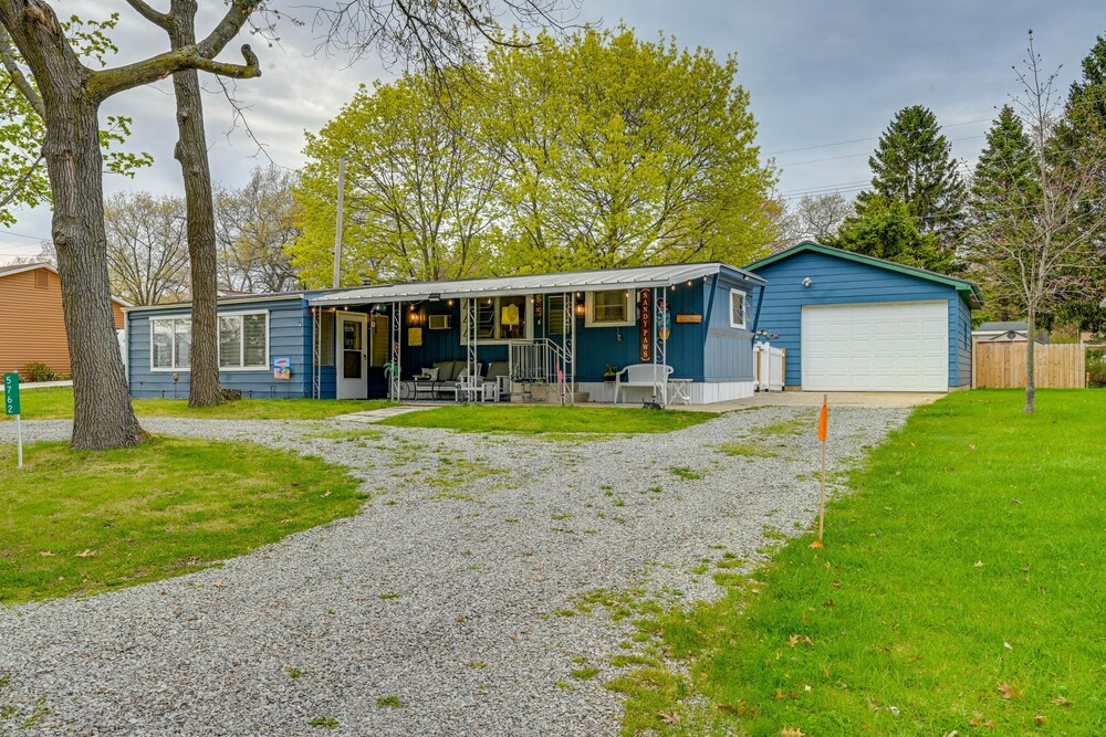 Walk to Lake Huron: Pet-friendly Caseville Cottage - Property Image 5