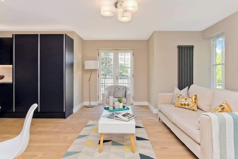 3 Huntingdon Place