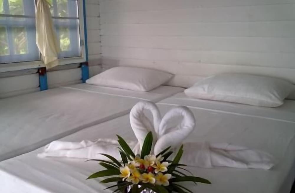 AmaresA Resort & Skybar