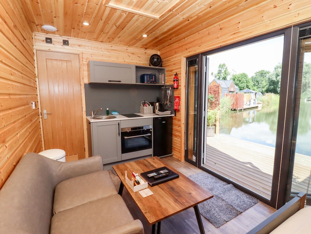 Maple Lodge at Bridge Lake Farm & Fishery